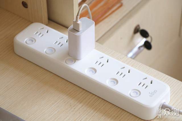 这是一把会微笑的插座！aigo延长线插座体验_新浪众测