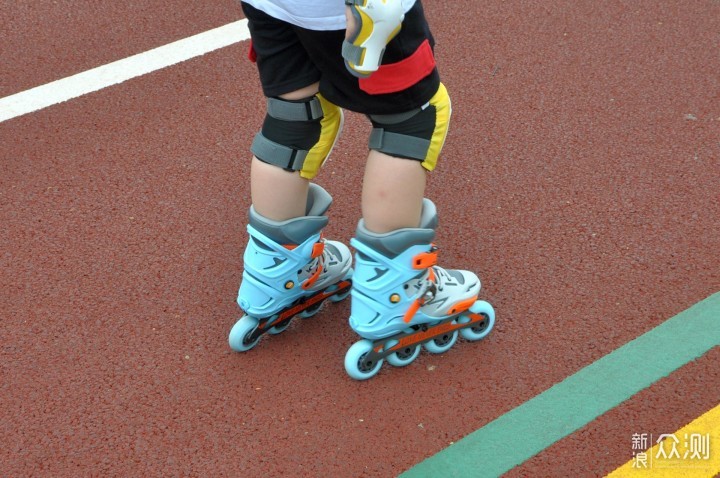我教儿子学轮滑，柒小佰平花鞋遛娃记_新浪众测
