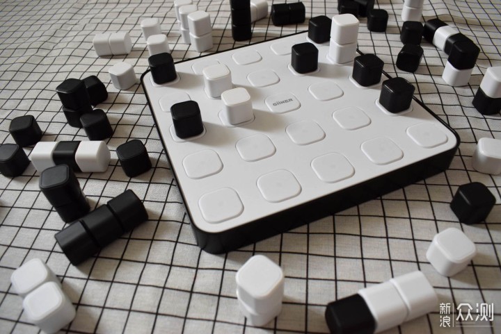 计客空间四子棋，多种玩法更益智_新浪众测