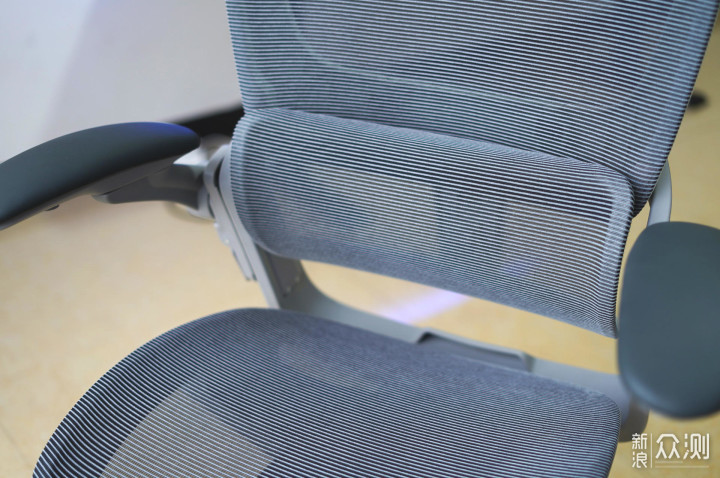 爆款网易严选3D悬挂工学椅带来全局自适应调节_新浪众测