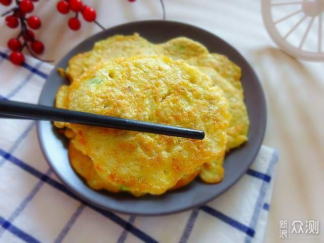 这饼不用面粉，低脂饱腹又营养，10分钟就完成_新浪众测