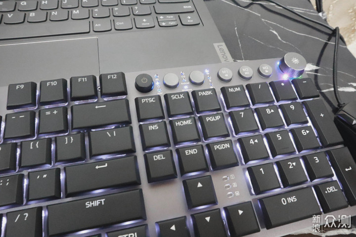 纤薄轻巧、稳定矮轴：狼蛛F2090超薄键盘体验_新浪众测