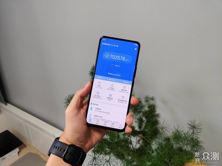 中兴Axon 30屏下版游戏及性能实测：原神42帧_新浪众测