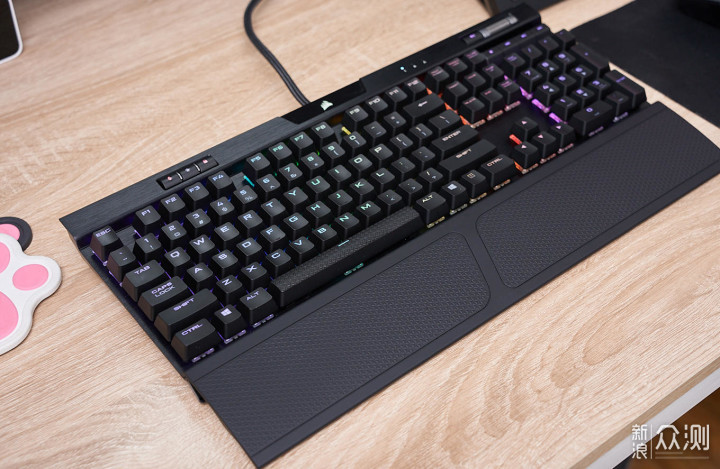 萌新也能轻松吃鸡，美商海盗船 K70 RGB MK.2_新浪众测