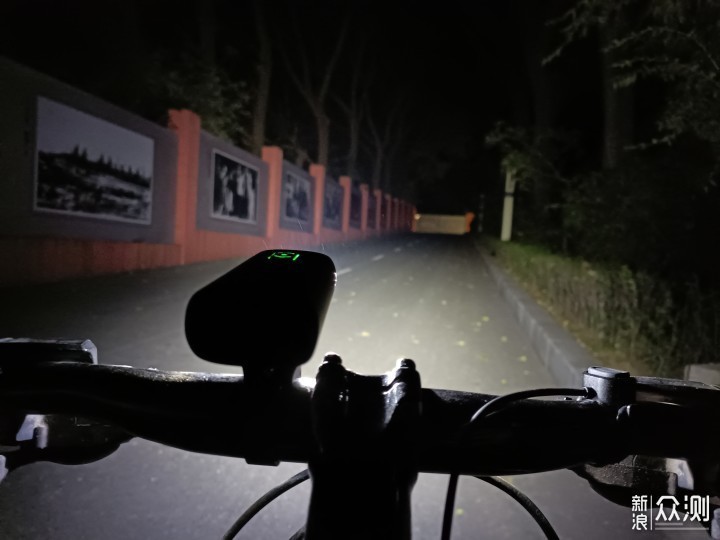 黑夜骑士 光明利剑——迈极炫DA2500自行车灯_新浪众测