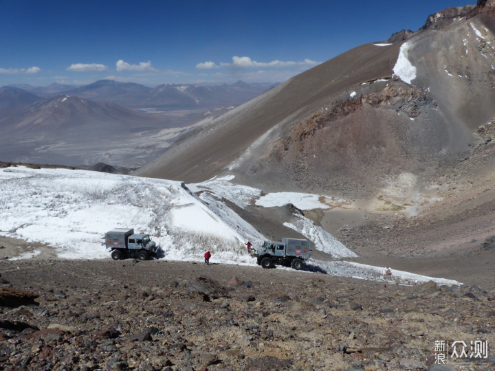 6893米高的全球最高火山：却有人挑战开车登山_新浪众测