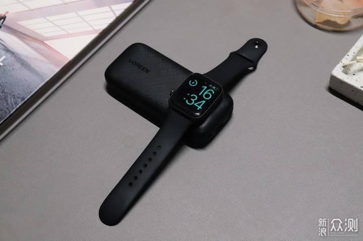 这款充电宝专为Apple Watch设计_新浪众测