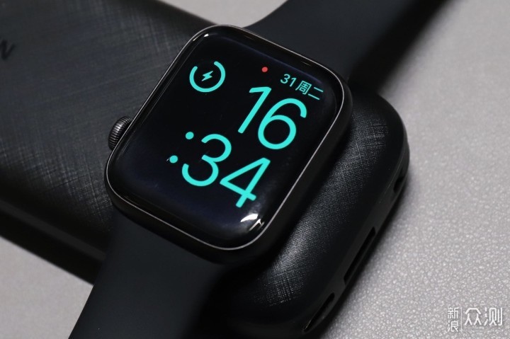 这款充电宝专为Apple Watch设计_新浪众测