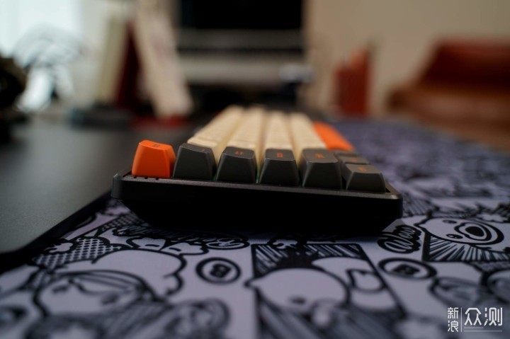 体验下月白轴的手感，黑爵K690T机械键盘体验_新浪众测