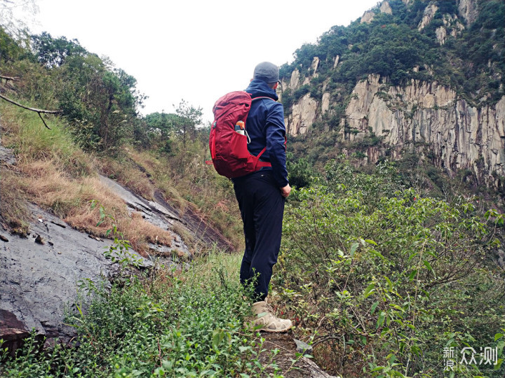 尽兴野玩.炫酷百搭：LOWA ZEPHYR GTX登山鞋_新浪众测