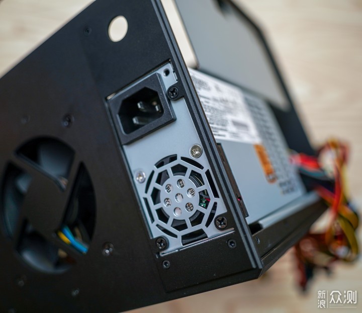 用 NBOX 机箱 DIY 10盘位万兆 NAS UNRAID系统_新浪众测