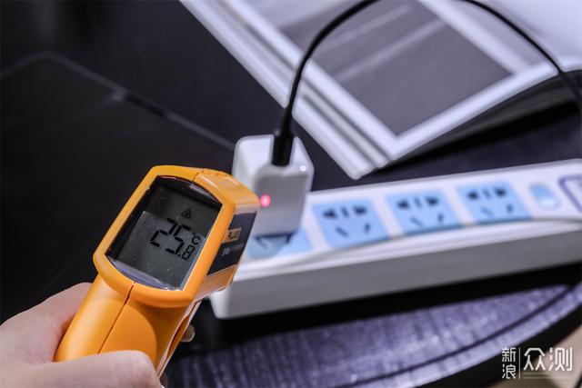 绿联 30W 氮化镓充电器评测_新浪众测
