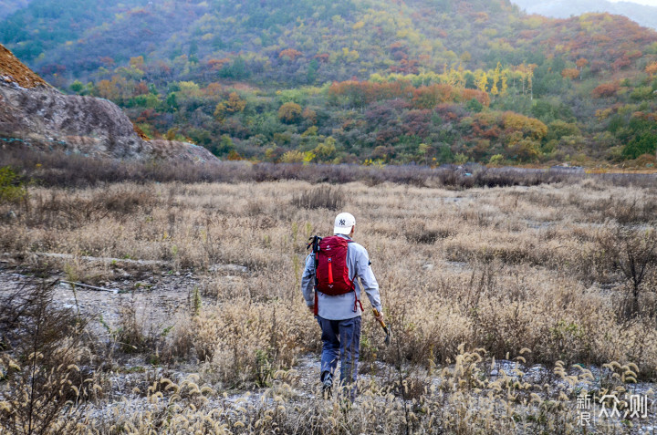 背起行囊，走入深秋：多特萤火虫18升双肩背包_新浪众测