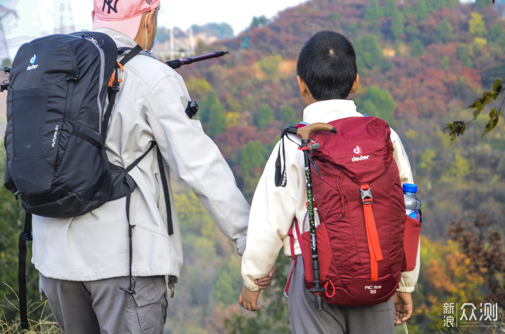 背起行囊，走入深秋：多特萤火虫18升双肩背包_新浪众测