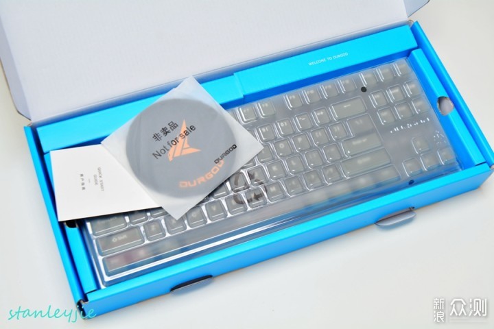 比较少见的配色 杜伽k320W（苍峦墨）机械键盘_新浪众测