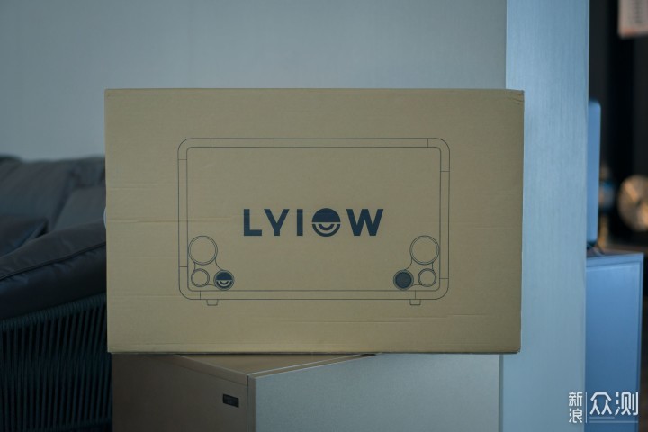 Lyiew悬浮歌词蓝牙音箱一个充满科技的世界！_新浪众测