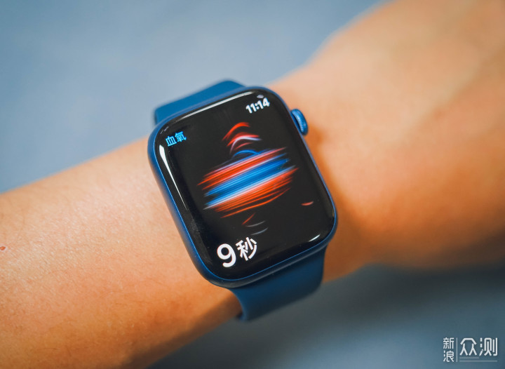 反复横跳，从小米手环4换回苹果Apple Watch 7_新浪众测