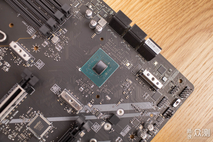 DDR4的复活天使，微星MPG Z690刀锋钛主板开箱_新浪众测