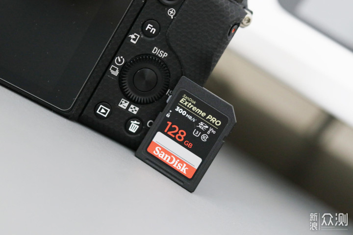 8K视频轻松记录，闪迪V90标准的SD卡体验_新浪众测