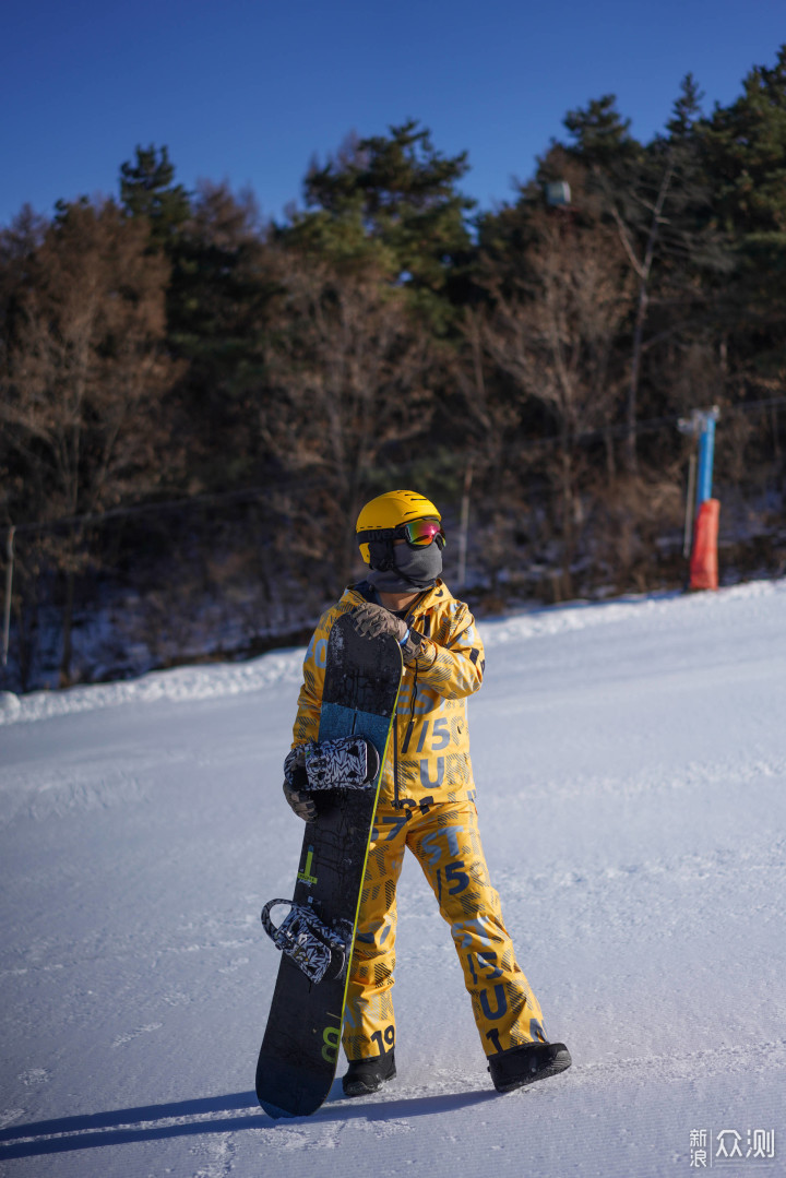 冬日雪场里的一抹亮色--狼爪40周年冠军滑雪服_新浪众测