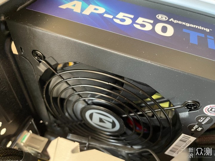 艾湃电竞AP-550Ti，纳米光触媒电源评测_新浪众测