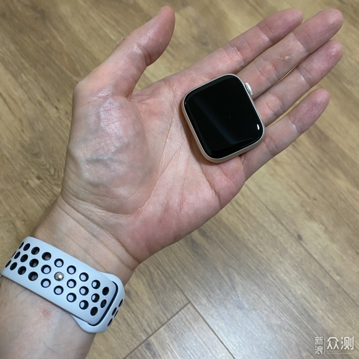 完全可以当跑表！Apple Watch S7 Nike 45mm_新浪众测