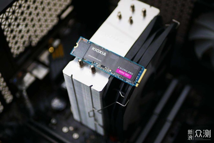 电脑装机PCIe4.0固态硬盘怎么选？我推荐铠侠_新浪众测