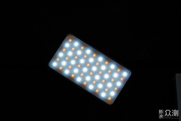 如何选择适合自己的补光灯：斯莫格迷你补光灯_新浪众测