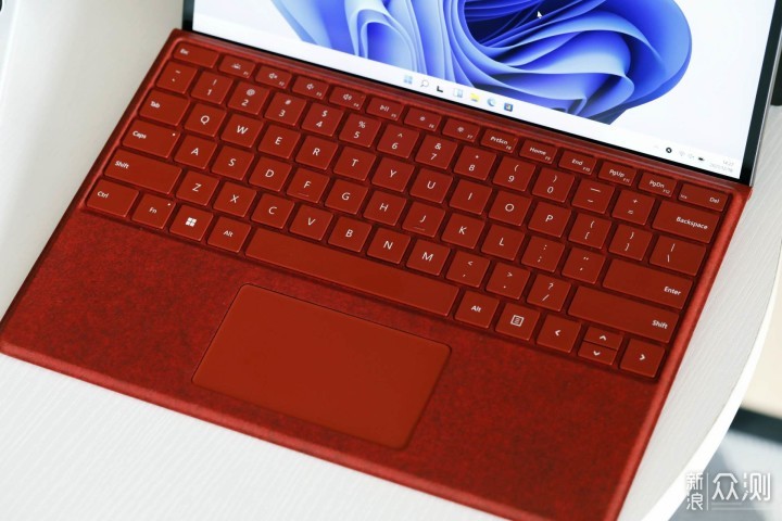 生产力翻倍 iPad Pro与Surface Pro键盘的选择_新浪众测