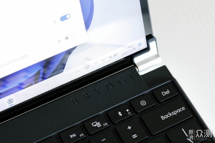 生产力翻倍 iPad Pro与Surface Pro键盘的选择_新浪众测