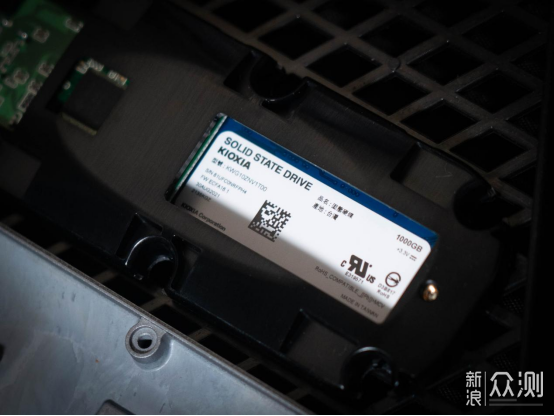 量产的M.2+硬盘盒，铠侠XD10移动固态硬盘分享_新浪众测