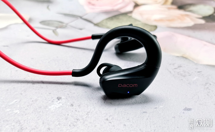 Dacom E60骨传导耳机评测，搭载两大场景音效_新浪众测