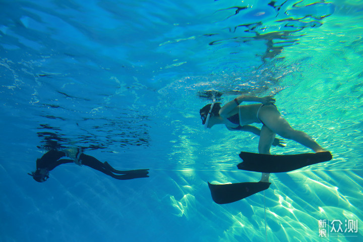 水下摄影：用镜头记录潜水者曼妙的身姿_新浪众测