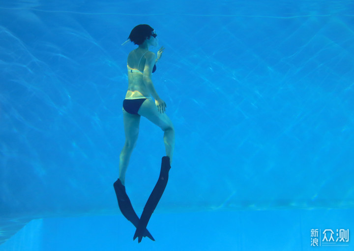 水下摄影：用镜头记录潜水者曼妙的身姿_新浪众测