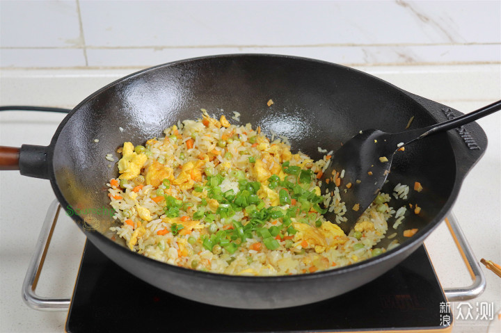 黄金蛋炒饭，每一粒米饭裹着蛋粒粒分明，真香_新浪众测
