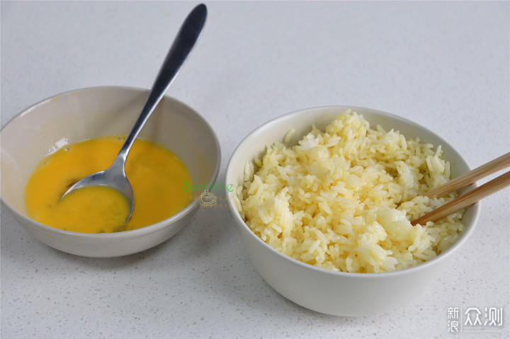 黄金蛋炒饭，每一粒米饭裹着蛋粒粒分明，真香_新浪众测