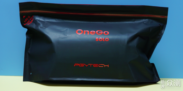 一包多用，灵活出行：PGYTECH OneGo 胸包体验_新浪众测