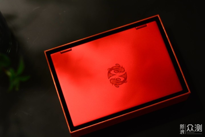 收藏级“年货”小电脑：中国红+锦鲤设计_新浪众测