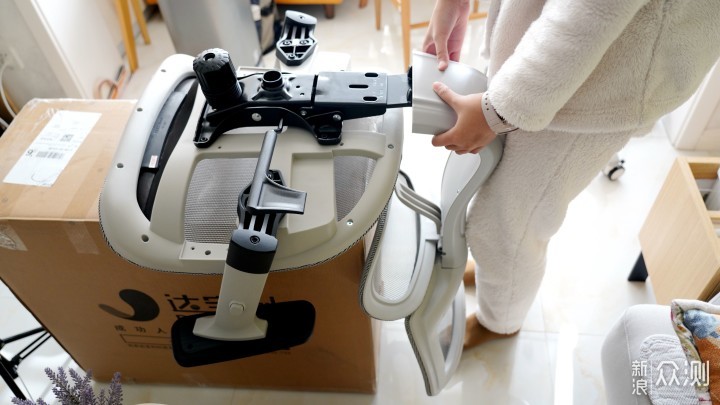 长腿小主新装备，达宝利S10青少年人体工学椅_新浪众测