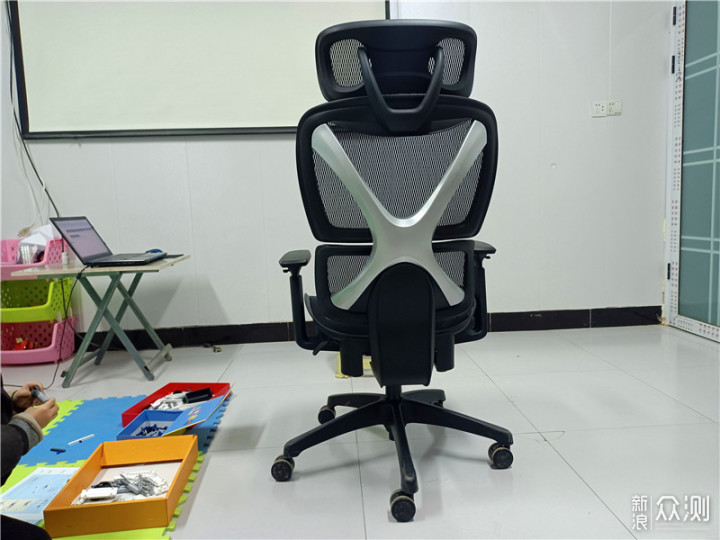 电脑椅不仅要炫酷更要符合人体工学设计_新浪众测