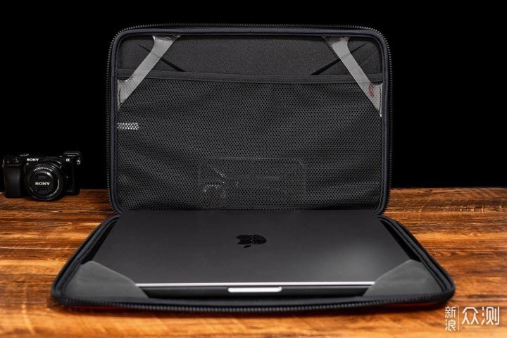 这个内胆包，符合MacBook Pro的气质_新浪众测