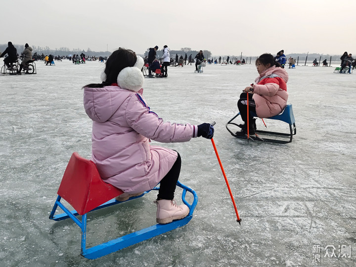 春节出行：颐和园滑冰相机与手机摄影对比_新浪众测