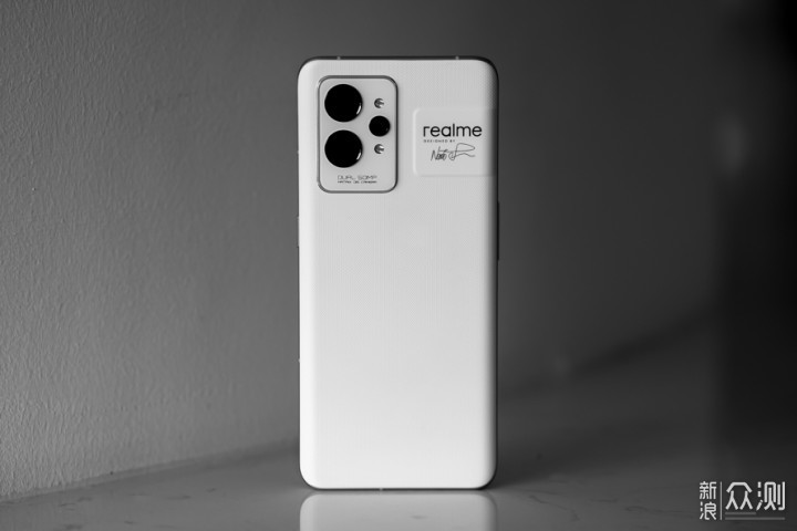 realmegt2pro测评定位高端到底稳不稳