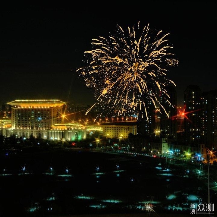 夜景太普通？教你手机后期一键“放”大礼花！_新浪众测