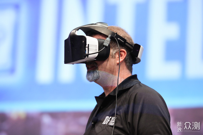 2022我玩起了VR 爱奇艺奇遇DreamVR一体机体验_新浪众测