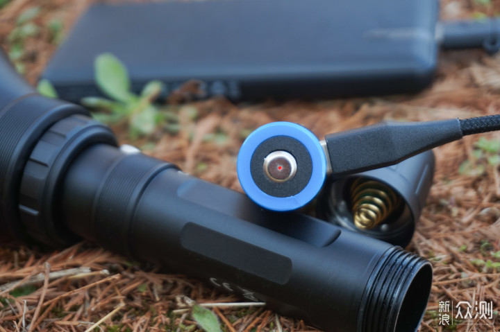 红白绿三色变光狩猎手电CYANSKY H5_新浪众测