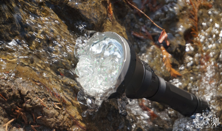 红白绿三色变光狩猎手电CYANSKY H5_新浪众测