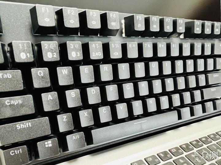 雷柏V500PRO-87游戏机械键盘上手简评_新浪众测