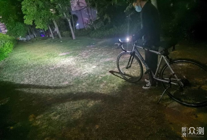 畅行黑夜，多档位可调，迈极炫自行车灯测评_新浪众测