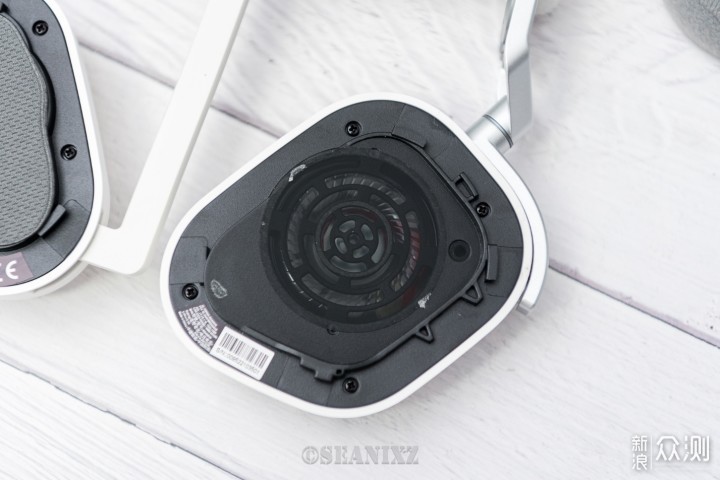 美商海盗船HS80 RGB无线耳机白色版_新浪众测